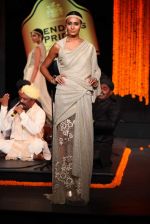 Model walks Tarun Tahiliani for Blenders Pride Tour on 10th Nov 2013